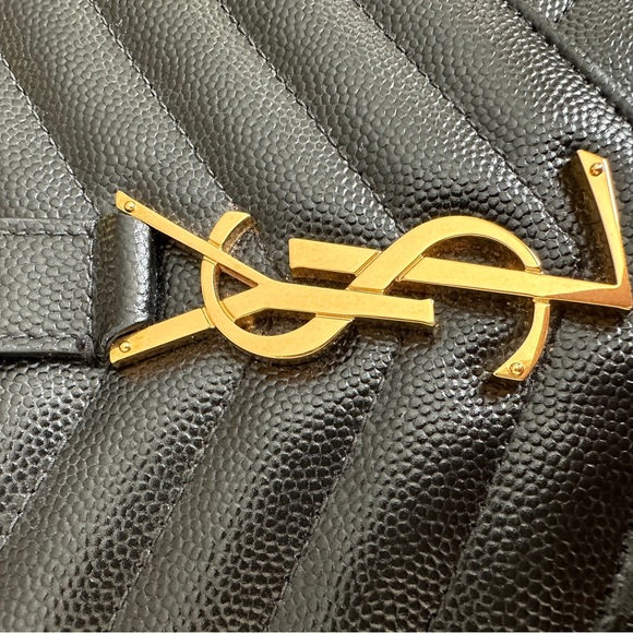 SOLD- Authentic Envelope Flap YSL Clutch Bag in Grained Leather. Black & gold. - Picture 6 of 7